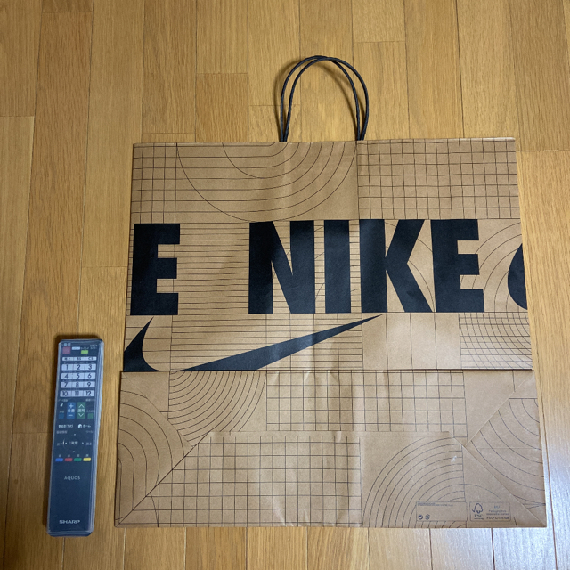 NIKE(ナイキ)のナイキ　紙袋　ショッパー　大サイズ　梱包資材 レディースのバッグ(ショップ袋)の商品写真