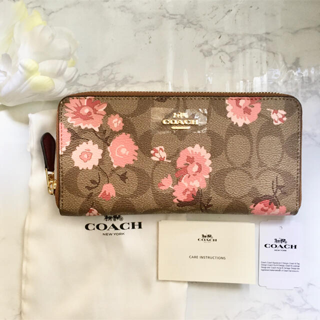 COACH(コーチ)の【新品　可愛い】coach 長財布　ブラウン　花柄 レディースのファッション小物(財布)の商品写真