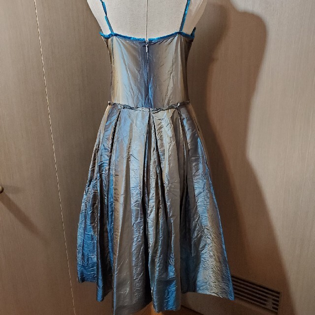 DKNY(ダナキャランニューヨーク)のDKNY  パーティードレス　　玉虫色 レディースのフォーマル/ドレス(ミディアムドレス)の商品写真