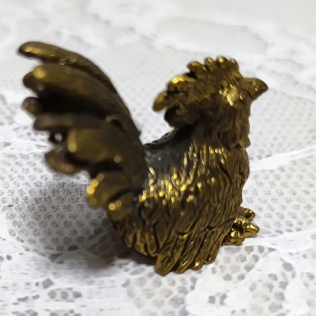真鍮の置物③鶏 ゴールドカラー ニワトリ エンタメ/ホビーの美術品/アンティーク(彫刻/オブジェ)の商品写真