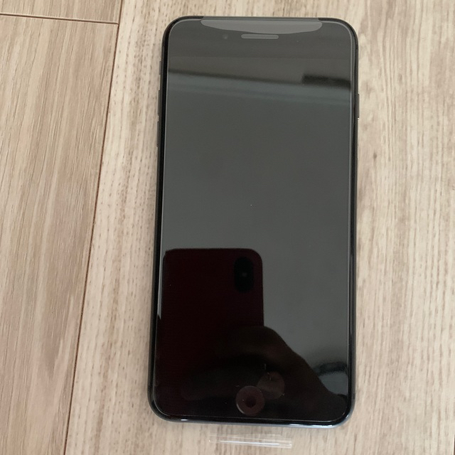 新品iPhone8Plus 64 GBケース付(ケースは)SIMフリー