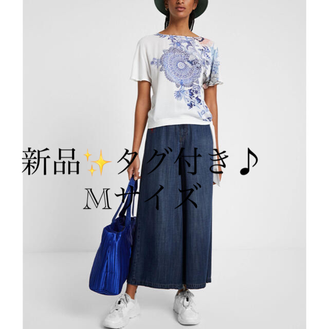 新品✨タグ付き♪定価8,900円デシグアル　繊細な花柄モチーフTシャツ　M 1