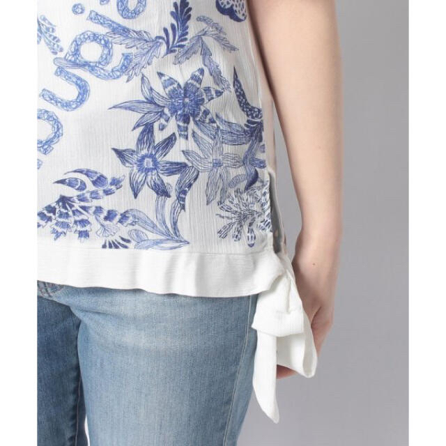 新品✨タグ付き♪定価8,900円デシグアル　繊細な花柄モチーフTシャツ　M 6