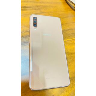 ギャラクシー(Galaxy)のGALAXY A7 ゴールド(スマートフォン本体)