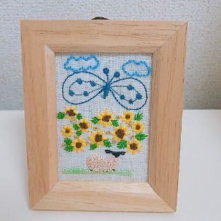 ミナペルホネン(mina perhonen)のミナペルホネン 羊とひまわり 刺繍 壁掛け 写真立て ハンドメイド(アート/写真)