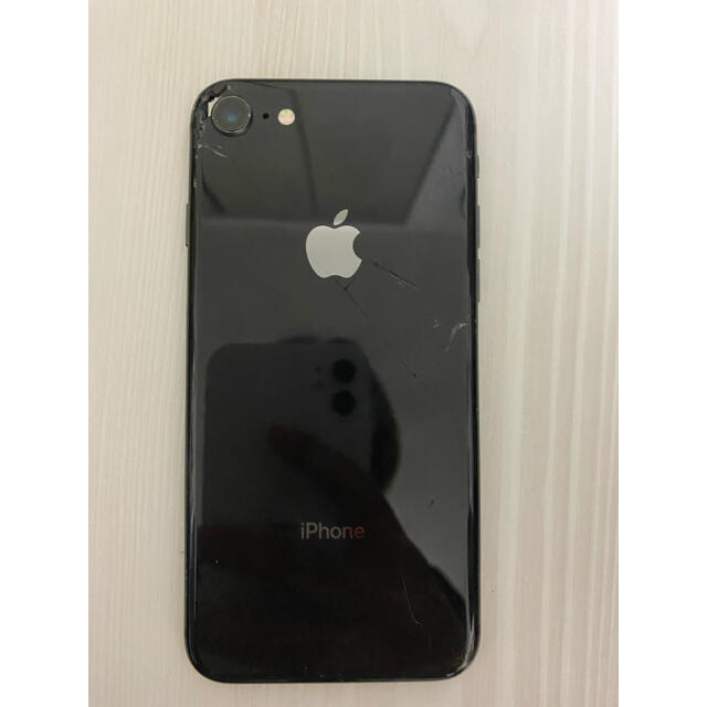 Apple(アップル)のiPhone8 スマホ/家電/カメラのスマートフォン/携帯電話(スマートフォン本体)の商品写真