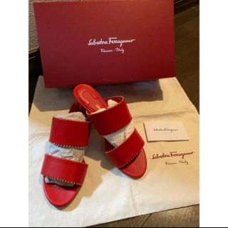 サルヴァトーレフェラガモ(Salvatore Ferragamo)のサルヴァトーレ　フェラガモ　フラワーヒールサンダル(ハイヒール/パンプス)