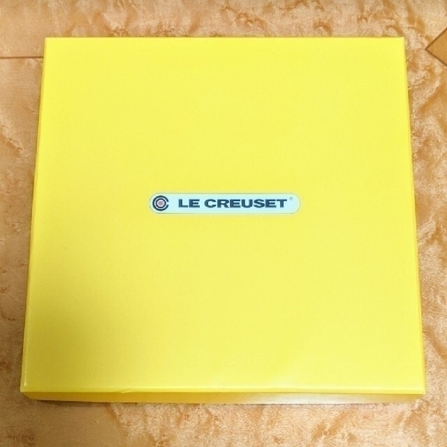 LE CREUSET(ルクルーゼ)のLECREUSET ルクルーゼフリルプレートパウダーピンク💓22cm/新品未使 インテリア/住まい/日用品のキッチン/食器(食器)の商品写真