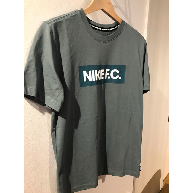 NIKE(ナイキ)の新品！NIKE F.C. エッセンシャル 半袖Tシャツ スポーツ/アウトドアのサッカー/フットサル(ウェア)の商品写真