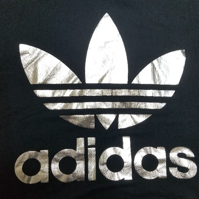 Adidas ａｄｉｄａｓ アディダス ｂｉｇ トレフォイルロゴ ｔシャツ 三つ葉マーク 銀色の通販 By Yp H House Shop アディダスならラクマ