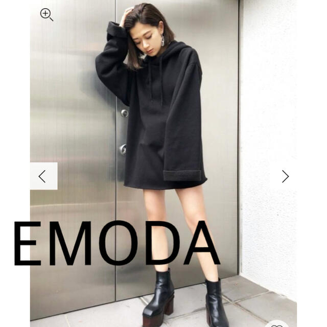 EMODA(エモダ)の【新品】EMODA ワイドスリーブパーカーワンピース 黒 レディースのトップス(パーカー)の商品写真