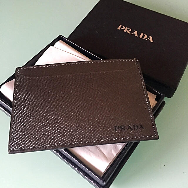 PRADA(プラダ)の新品✨PRADA パスケース✨ メンズのファッション小物(名刺入れ/定期入れ)の商品写真