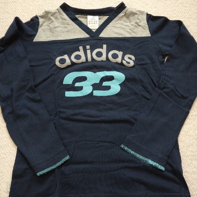 adidas(アディダス)のアディダス　長袖Tシャツ　未使用 キッズ/ベビー/マタニティのキッズ服男の子用(90cm~)(Tシャツ/カットソー)の商品写真