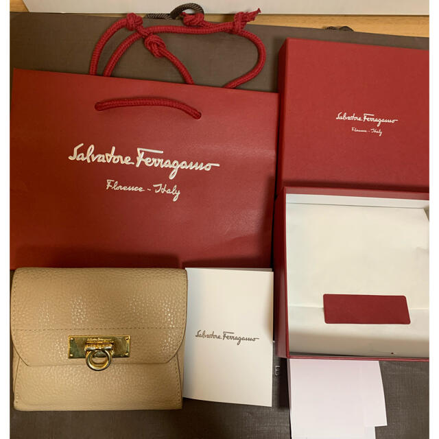 Salvatore Ferragamo(サルヴァトーレフェラガモ)のサルヴァトーレフェラガモ折り財布 レディースのファッション小物(財布)の商品写真