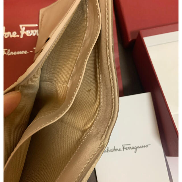 Salvatore Ferragamo(サルヴァトーレフェラガモ)のサルヴァトーレフェラガモ折り財布 レディースのファッション小物(財布)の商品写真
