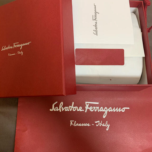 Salvatore Ferragamo(サルヴァトーレフェラガモ)のサルヴァトーレフェラガモ折り財布 レディースのファッション小物(財布)の商品写真