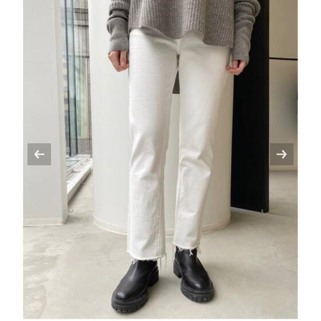 L'Appartement DEUXIEME CLASSE(アパルトモンドゥーズィエムクラス)のL'Appartement  KICK FLARE WHITE DENIM レディースのパンツ(デニム/ジーンズ)の商品写真