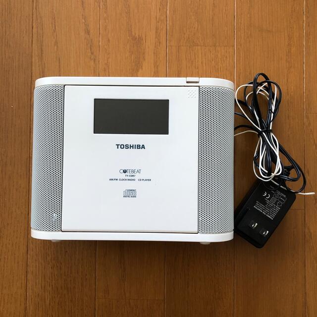 東芝(トウシバ)の東芝CDラジオ／クロック付／CUTEBEAT／白／TY-CDR7 スマホ/家電/カメラのオーディオ機器(ラジオ)の商品写真