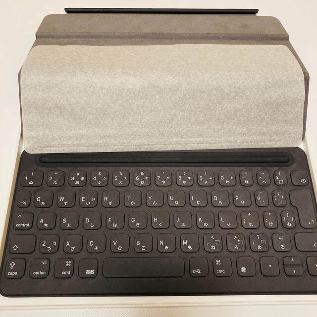 iPad(アイパッド)の10.5インチiPad Pro用 Smart Keyboard スマホ/家電/カメラのPC/タブレット(タブレット)の商品写真