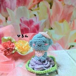 ❰ピンクのベレー帽のお地蔵シャン▪パステルパープルのお花でひと休み❱です♪(あみぐるみ)