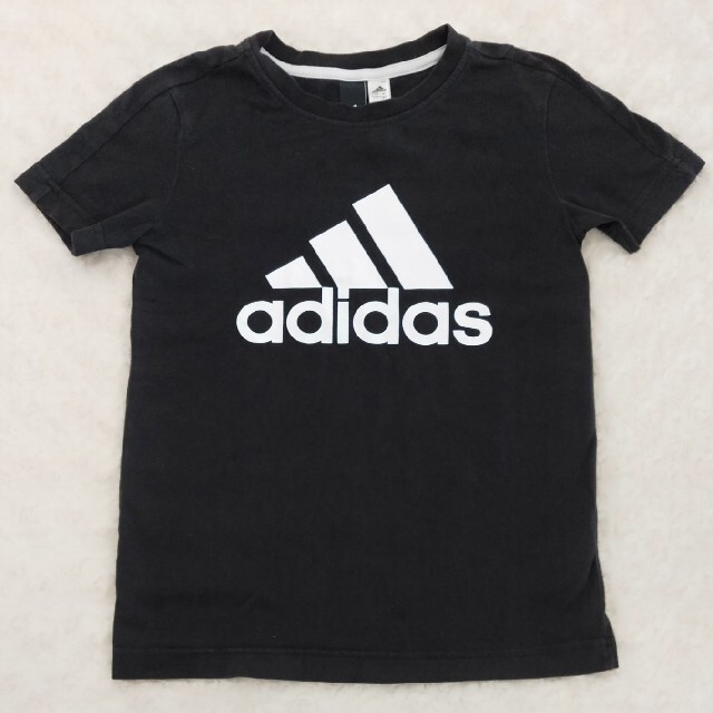 adidas(アディダス)のアディダス　ロゴTシャツ　130cm キッズ/ベビー/マタニティのキッズ服男の子用(90cm~)(Tシャツ/カットソー)の商品写真