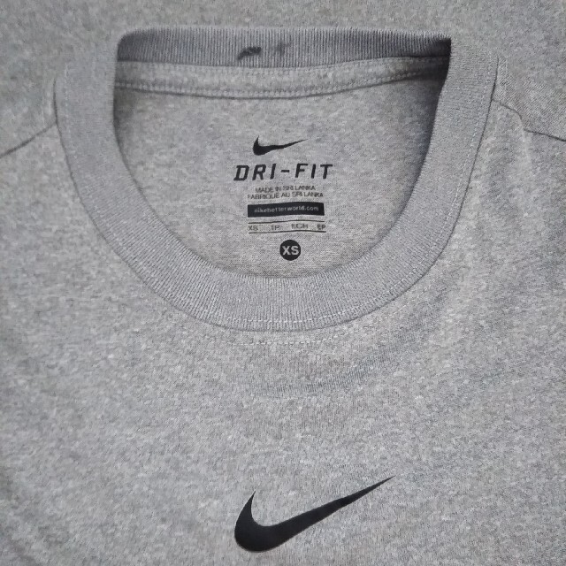 NIKE(ナイキ)のNIKE   DryFit Tシャツ  XSサイズ キッズ/ベビー/マタニティのキッズ服男の子用(90cm~)(Tシャツ/カットソー)の商品写真