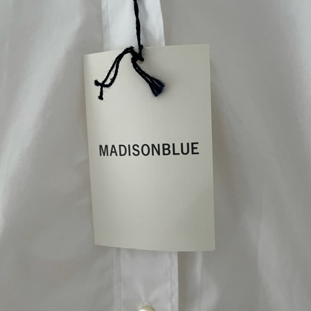 MADISONBLUE(マディソンブルー)の美品　マディソンブルー  マダムシャツ　白　ホワイト　00 レディースのトップス(シャツ/ブラウス(長袖/七分))の商品写真