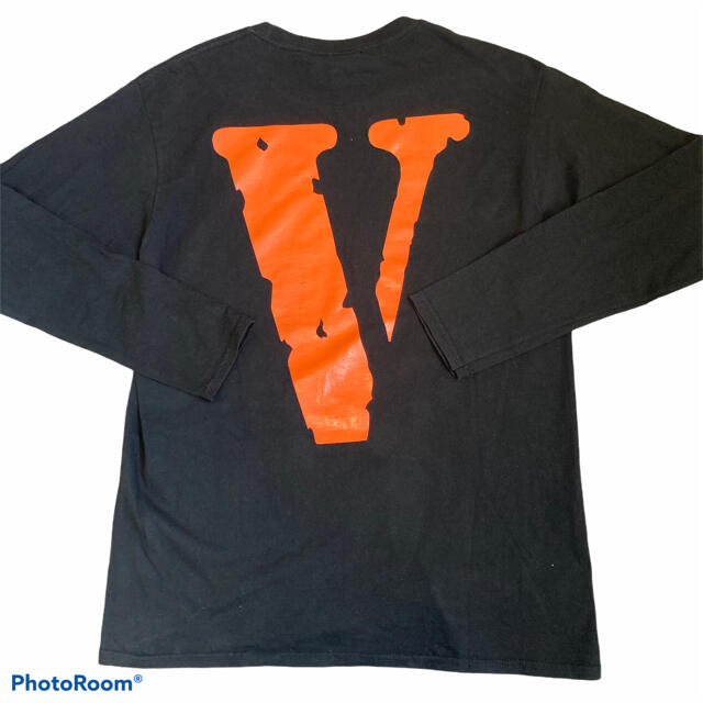 【激アツ】VLONE ヴィローン　長袖　ロング　tシャツ ロンt m ロゴ メンズのトップス(Tシャツ/カットソー(七分/長袖))の商品写真