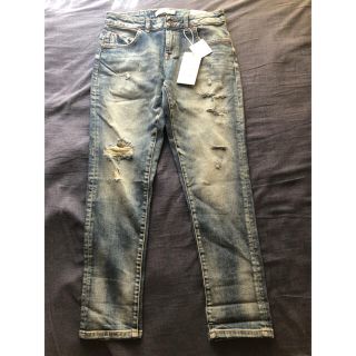 ザラ(ZARA)の新品　ZARA ボーイフレンドデニム　36 ダメージ　赤ボタン　ロールアップ(デニム/ジーンズ)