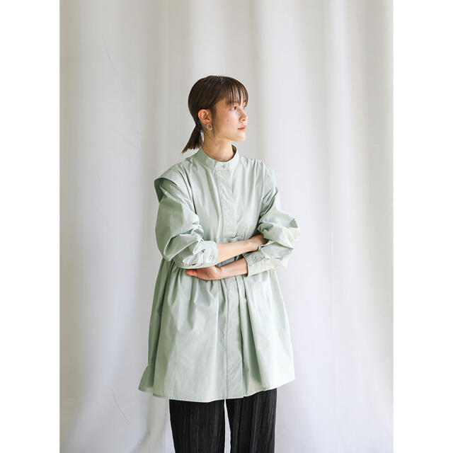 【春服】美品/スタンドカラーフロントタブデザインシャツ レディースのトップス(シャツ/ブラウス(長袖/七分))の商品写真