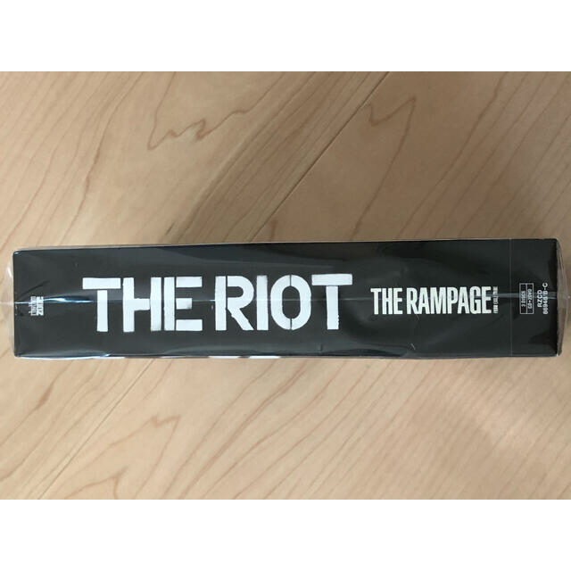 THE RAMPAGE(ザランページ)のTHE RIOT（DVD2枚＋ライブフォトブック付） エンタメ/ホビーのCD(ポップス/ロック(邦楽))の商品写真