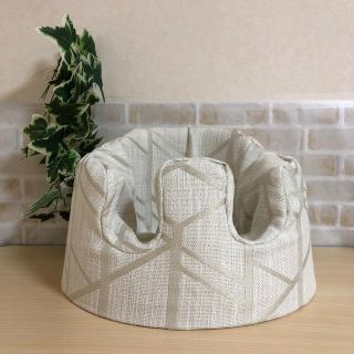 バンボ(Bumbo)のハンドメイド♡バンボカバー(アイボリー北欧柄)(シーツ/カバー)