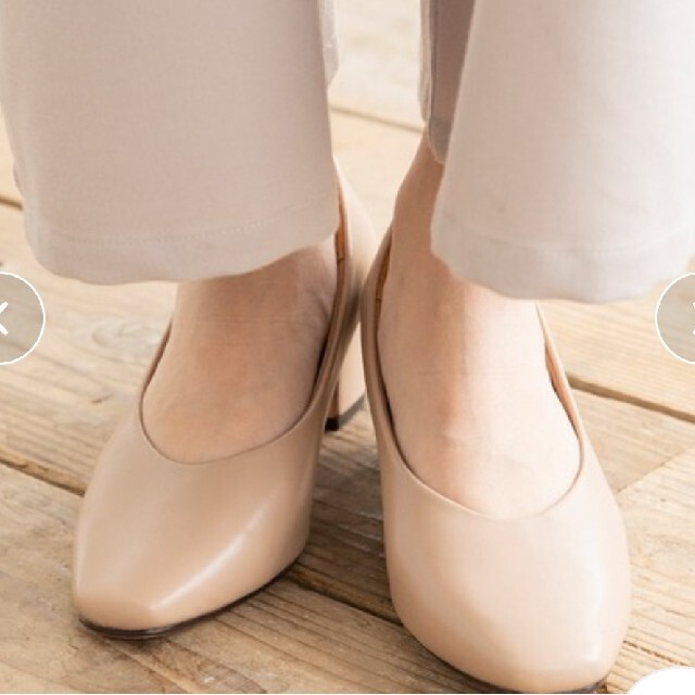 メヌエ スクエアトゥチャンキーヒールパンプス ベージュ xs21.5㌢ レディースの靴/シューズ(ハイヒール/パンプス)の商品写真