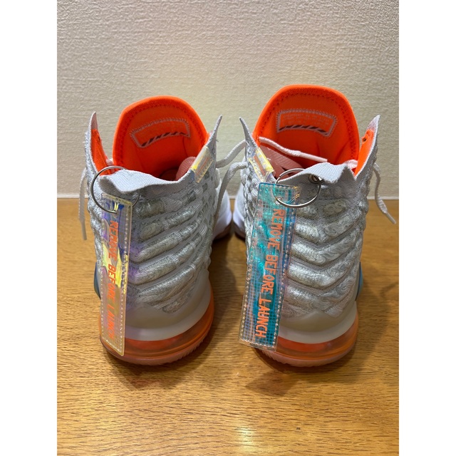 NIKE(ナイキ)のNIKE LEBRON 17 メンズの靴/シューズ(スニーカー)の商品写真