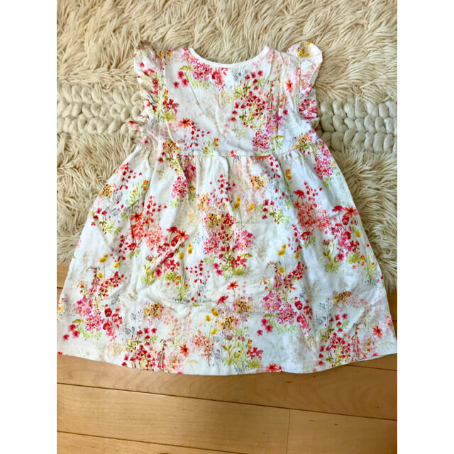 NEXT(ネクスト)のワンピース　104cm、ブラウス・ショートパンツセット キッズ/ベビー/マタニティのキッズ服女の子用(90cm~)(ワンピース)の商品写真