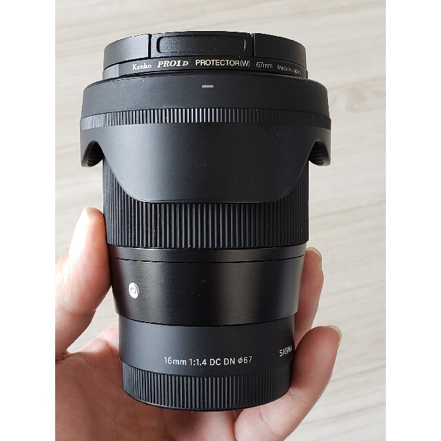 シグマ　16mm f1.4 DC DN スマホ/家電/カメラのカメラ(レンズ(単焦点))の商品写真
