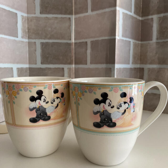 Disney(ディズニー)の【箱なし】新品　非売品　結婚式　ディズニー　ノリタケ　ペア　マグカップ インテリア/住まい/日用品のキッチン/食器(グラス/カップ)の商品写真