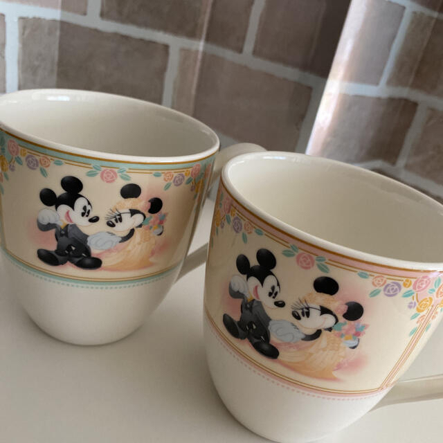 Disney(ディズニー)の【箱なし】新品　非売品　結婚式　ディズニー　ノリタケ　ペア　マグカップ インテリア/住まい/日用品のキッチン/食器(グラス/カップ)の商品写真