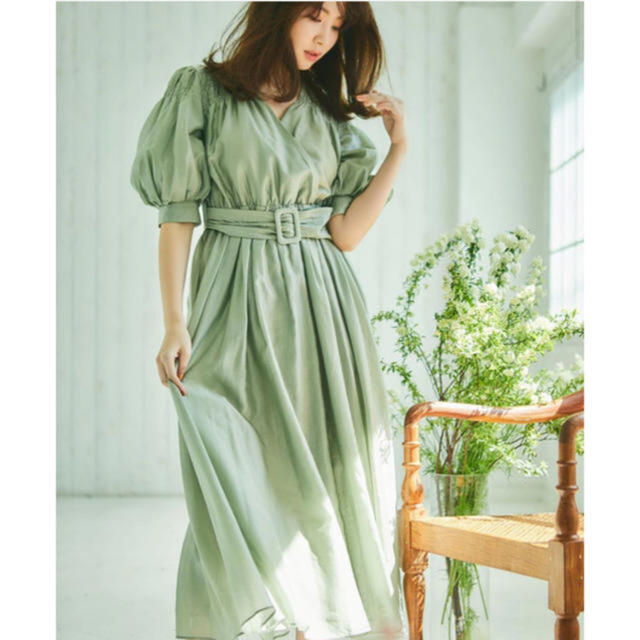 Her lip to  Airy Volume Sleeve Dress