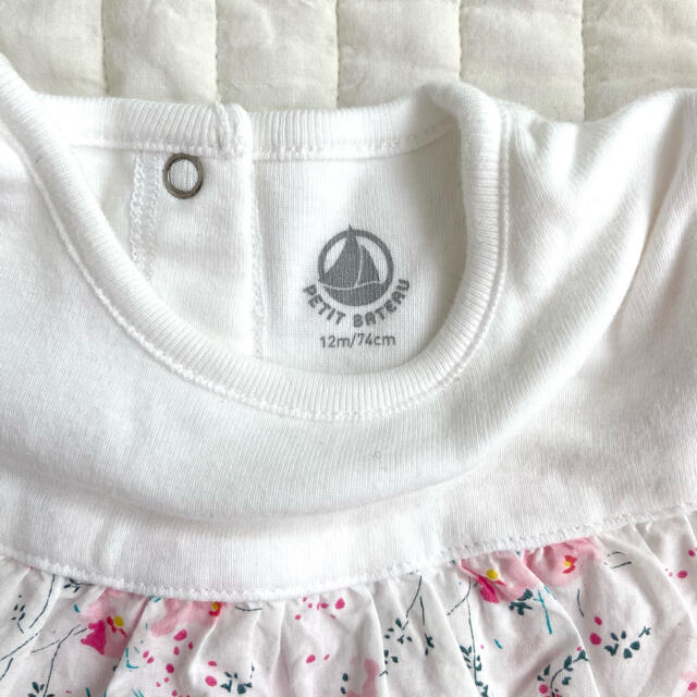 PETIT BATEAU(プチバトー)の【水通しのみ】プチバトー　花柄レース　ロンパース　12m/74cm  キッズ/ベビー/マタニティのベビー服(~85cm)(ロンパース)の商品写真