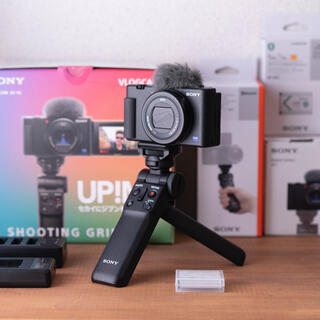 ソニー(SONY)のSONY ZV-1 シューティンググリップキット +充電器2個付き(コンパクトデジタルカメラ)
