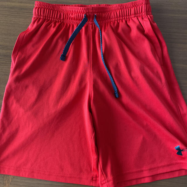 UNDER ARMOUR(アンダーアーマー)のアンダーアーマー　ハーフパンツ　YLG 150 キッズ/ベビー/マタニティのキッズ服男の子用(90cm~)(パンツ/スパッツ)の商品写真