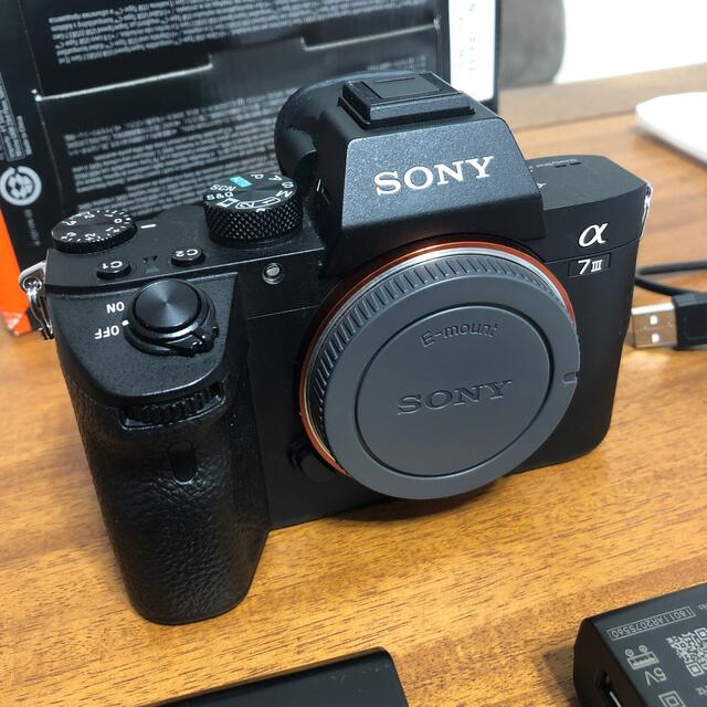 SONY(ソニー)のSony a7III ILCE-7M3 保証書未使用 ショット数2788枚 スマホ/家電/カメラのカメラ(ミラーレス一眼)の商品写真