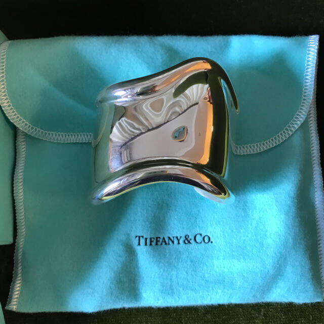 Tiffany & Co.(ティファニー)の新品未使用 Tiffany&Co. ハングル 右手用 レディースのアクセサリー(ブレスレット/バングル)の商品写真