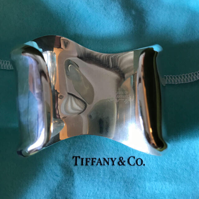 Tiffany & Co.(ティファニー)の新品未使用 Tiffany&Co. ハングル 右手用 レディースのアクセサリー(ブレスレット/バングル)の商品写真