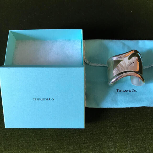Tiffany & Co.(ティファニー)の新品未使用 Tiffany&Co. ハングル 右手用 レディースのアクセサリー(ブレスレット/バングル)の商品写真