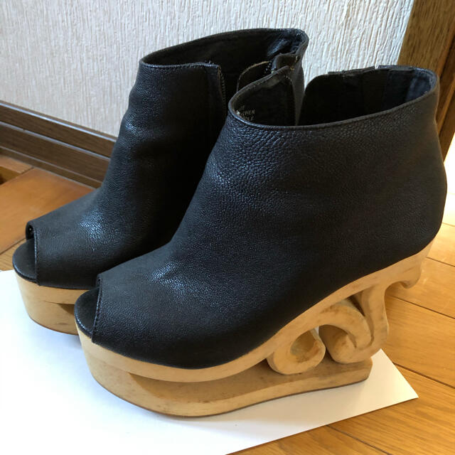 JEFFREY CAMPBELL(ジェフリーキャンベル)のジェフリーキャンベルJeffrey Campbell スケート レディースの靴/シューズ(ハイヒール/パンプス)の商品写真