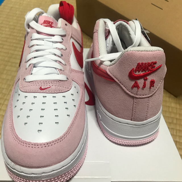 NIKE(ナイキ)のAIR FORCE 1 VALENTINE'S DAY メンズの靴/シューズ(スニーカー)の商品写真