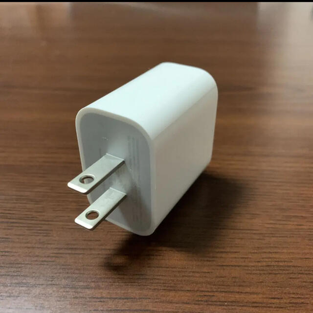 Apple(アップル)の新品 Apple純正 18W USB-C電源アダプター A1720 スマホ/家電/カメラのスマートフォン/携帯電話(バッテリー/充電器)の商品写真