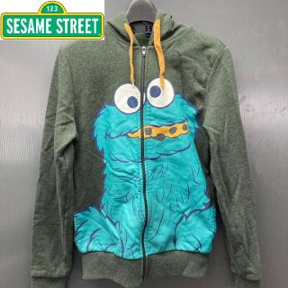 エイチアンドエム(H&M)の【H&M×SESAME STREET】 クッキーモンスターパーカー 古着(パーカー)